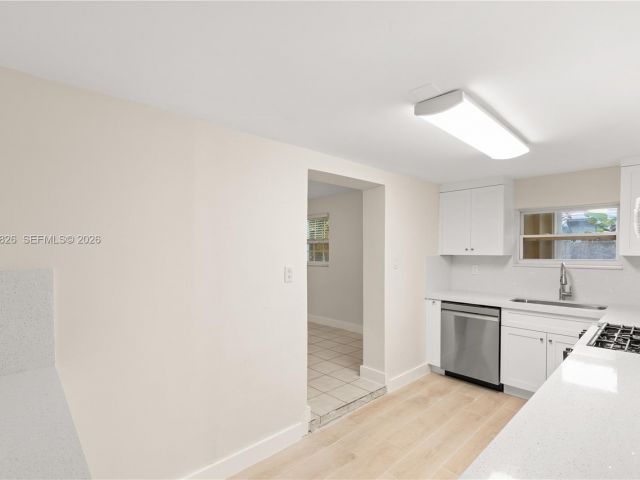 Дом в аренду по адресу 6365 SW 33rd St - фото 7434425