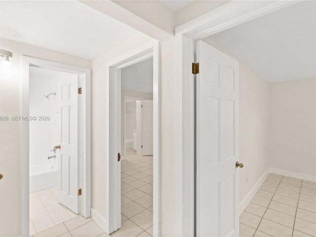 Дом в аренду по адресу 6365 SW 33rd St - фото 7434426