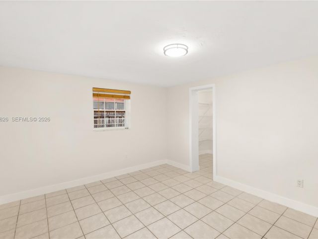 Дом в аренду по адресу 6365 SW 33rd St - фото 7434427