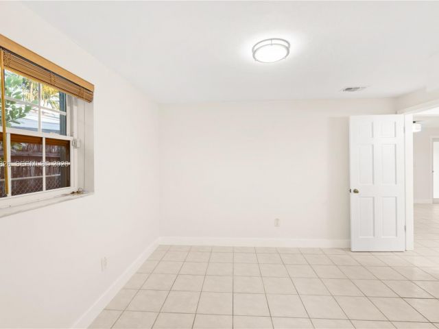 Дом в аренду по адресу 6365 SW 33rd St - фото 7434432