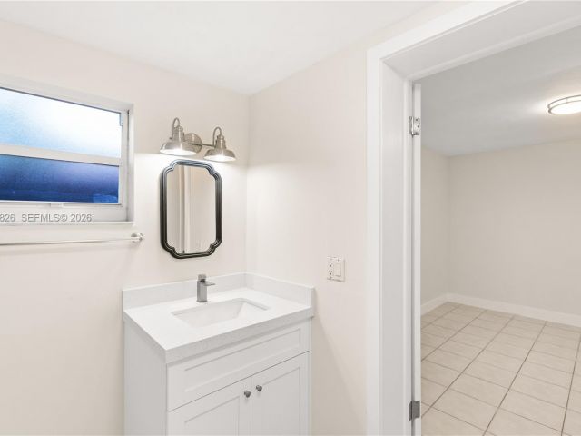 Дом в аренду по адресу 6365 SW 33rd St - фото 7434433