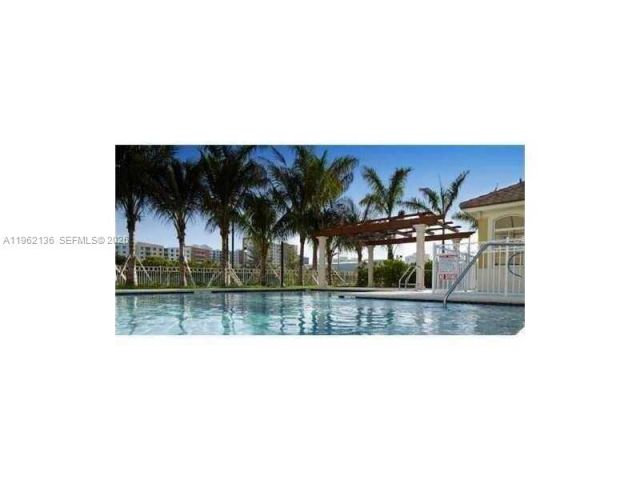 Продажа дома по адресу 18402 NE 27 CT 124 - фото 7403150