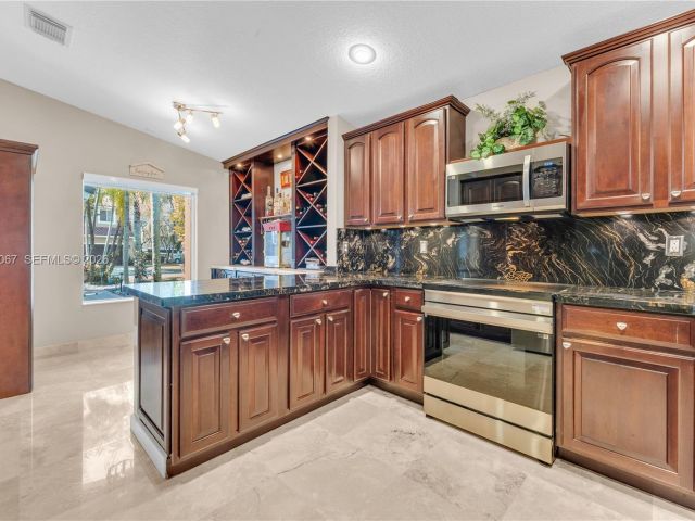 Продажа дома по адресу 13217 SW 146th St - фото 7428052