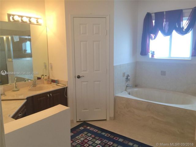 Дом в аренду по адресу 1904 SE 23rd Ave 1904 - фото 7507496