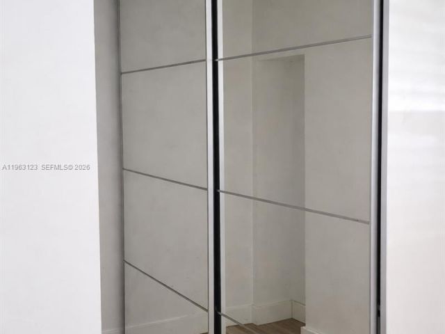 Дом в аренду по адресу 471 NE 162nd St 1a - фото 7507579