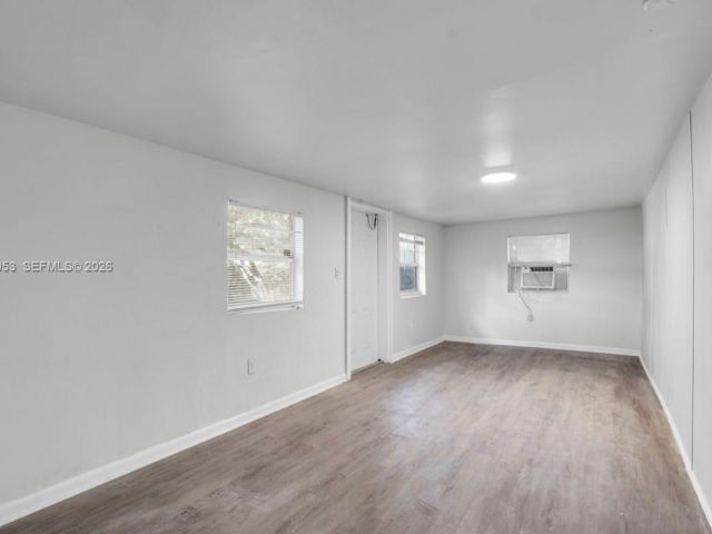 Дом в аренду по адресу 914 NW 80th St 1 - фото 7507656