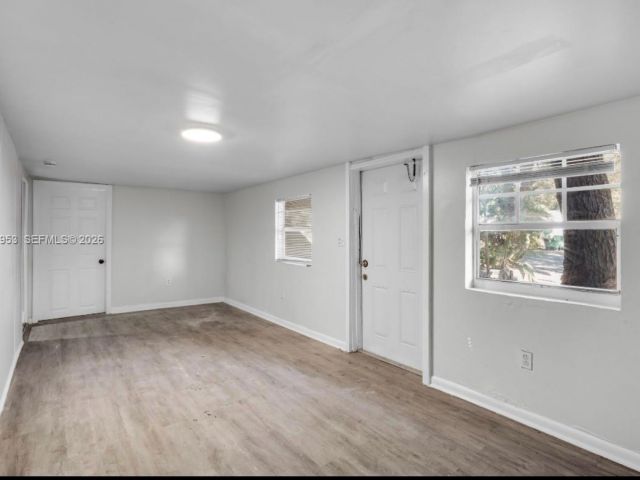 Дом в аренду по адресу 914 NW 80th St 1 - фото 7507659