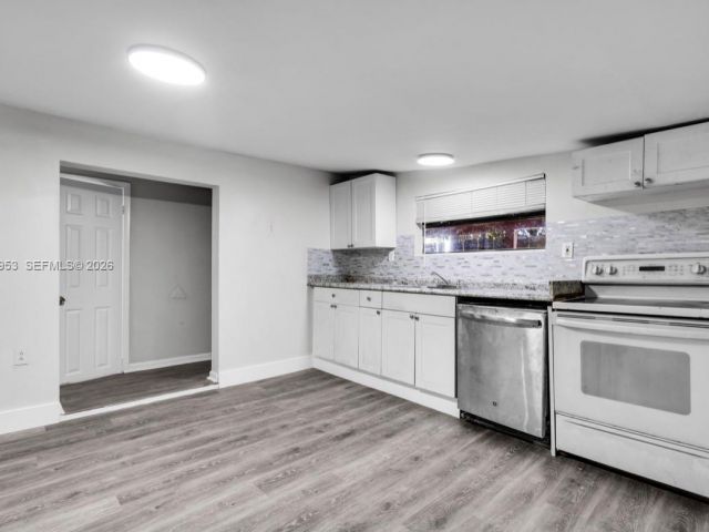 Дом в аренду по адресу 914 NW 80th St 1 - фото 7507660