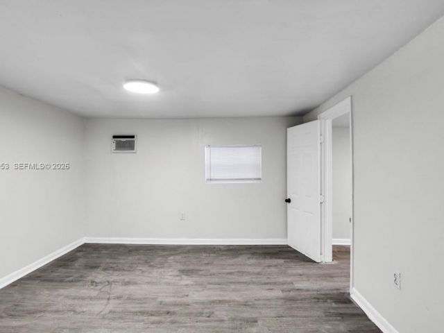 Дом в аренду по адресу 914 NW 80th St 1 - фото 7507670