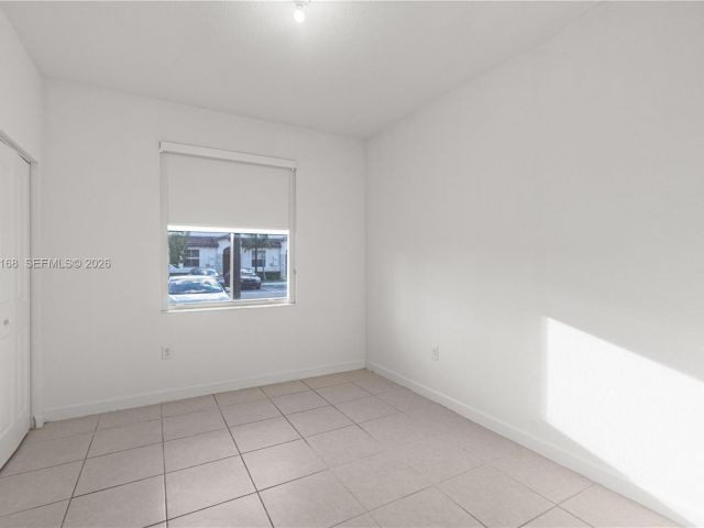 Дом в аренду по адресу 12307 NW 23rd Ct 12307 - фото 7507975