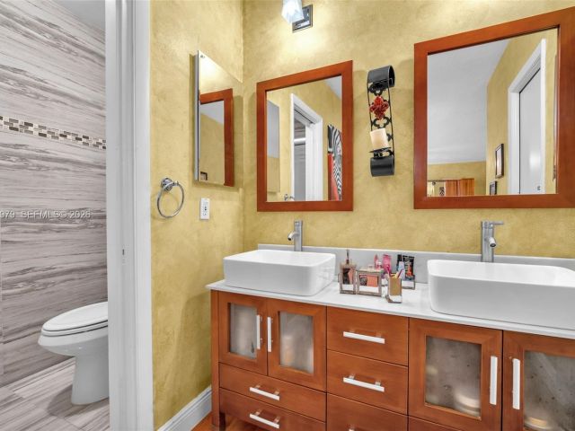 Продажа дома по адресу 21424 NE 19th Ct - фото 7439421