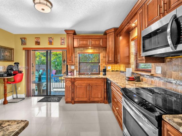 Продажа дома по адресу 21424 NE 19th Ct - фото 7439424