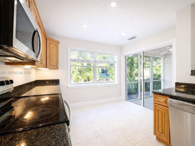 Дом в аренду по адресу 5327 Sapphire Valley - фото 7411393