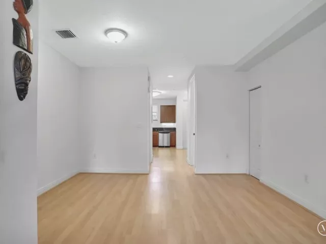 Продажа дома по адресу 1345 SW 4th Court - фото 9357687