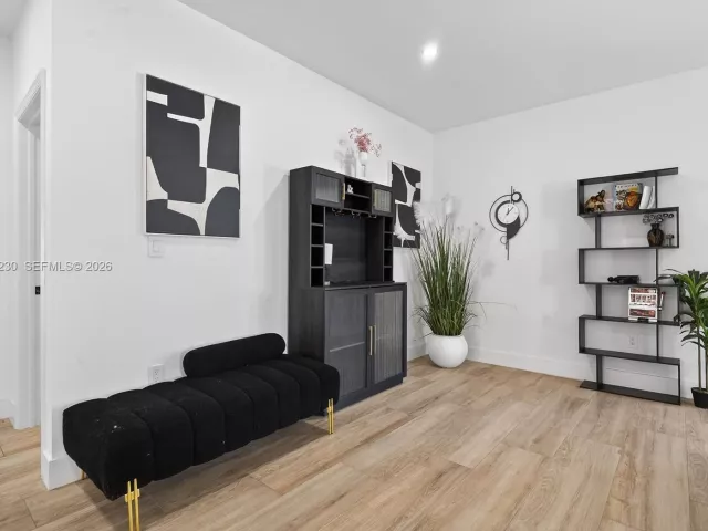 Продажа дома по адресу 913 NE 15th St - фото 7405646