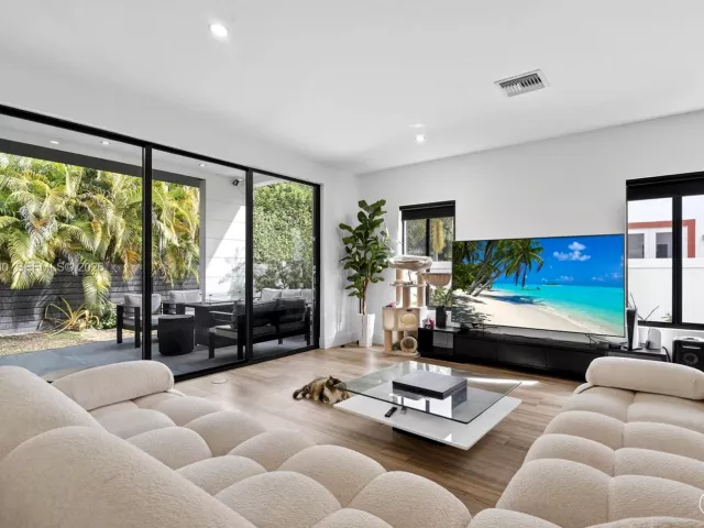 Продажа дома по адресу 913 NE 15th St - фото 7405647