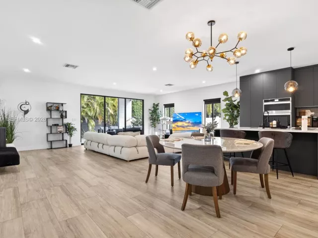 Продажа дома по адресу 913 NE 15th St - фото 7405654