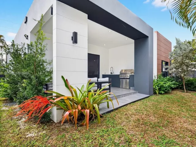 Продажа дома по адресу 913 NE 15th St - фото 7405638