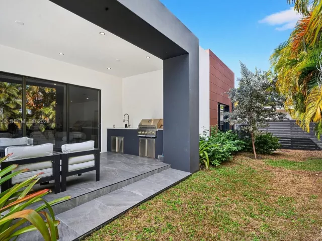 Продажа дома по адресу 913 NE 15th St - фото 7405639