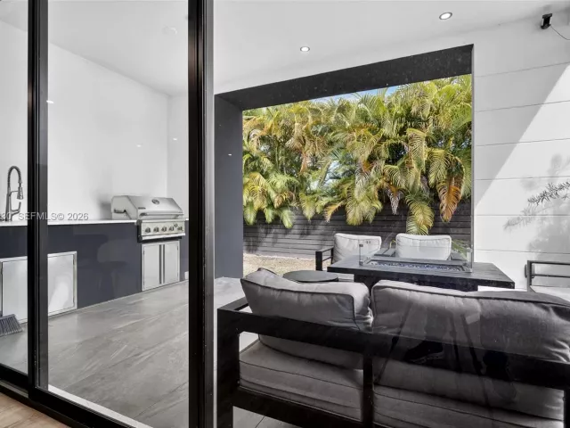 Продажа дома по адресу 913 NE 15th St - фото 7405640