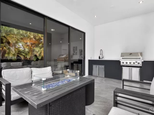 Продажа дома по адресу 913 NE 15th St - фото 7405641