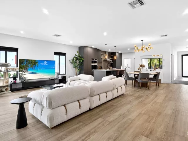 Продажа дома по адресу 913 NE 15th St - фото 7405644