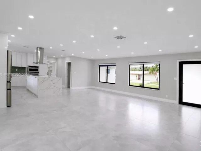 Продажа дома по адресу 6020 NE 18th Ter - фото 7405625