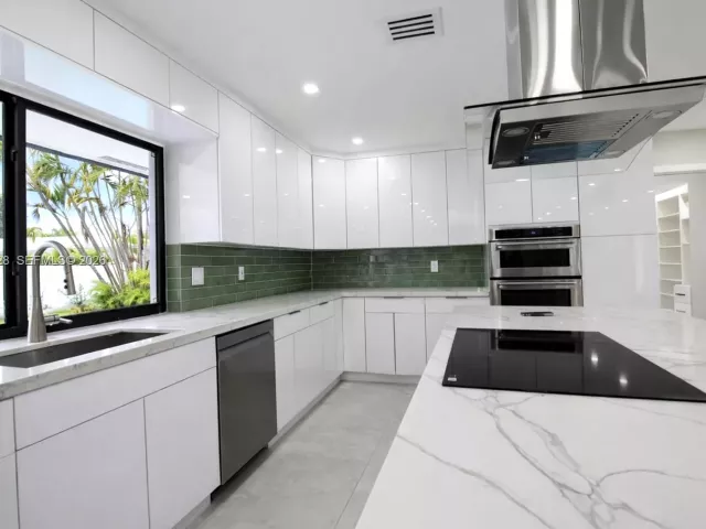 Продажа дома по адресу 6020 NE 18th Ter - фото 7405626