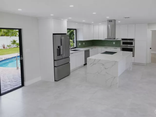 Продажа дома по адресу 6020 NE 18th Ter - фото 7405627