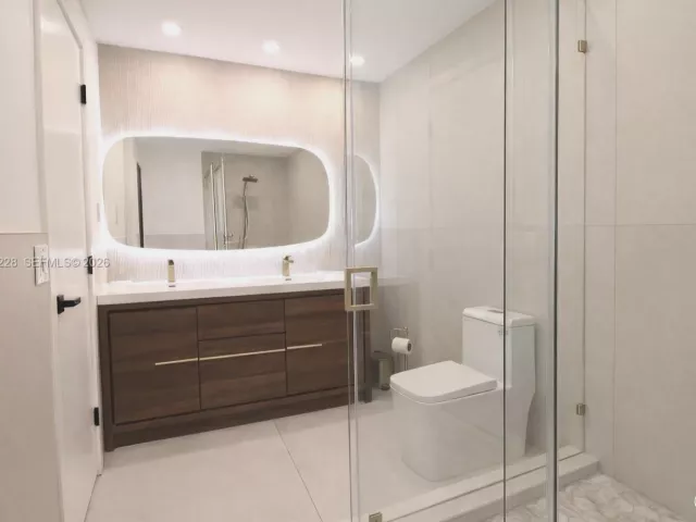 Продажа дома по адресу 6020 NE 18th Ter - фото 7405618