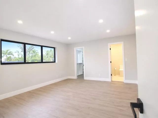 Продажа дома по адресу 6020 NE 18th Ter - фото 7405620