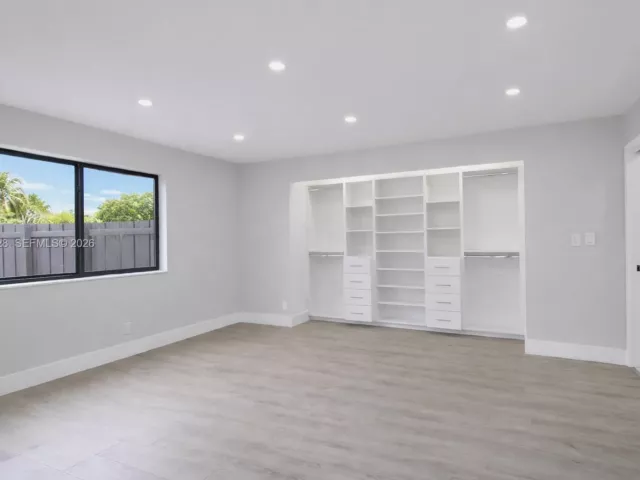 Продажа дома по адресу 6020 NE 18th Ter - фото 7405623