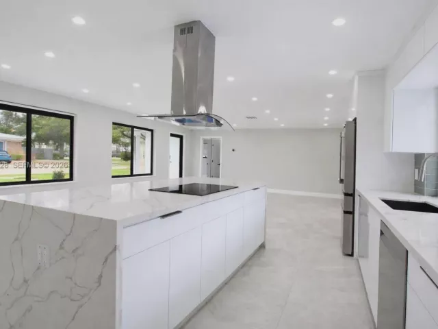 Продажа дома по адресу 6020 NE 18th Ter - фото 7405616