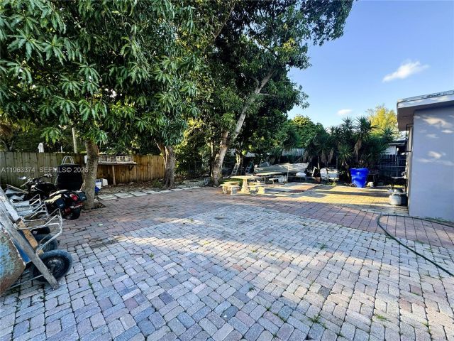 Продажа дома по адресу 430 NW 53rd Ave - фото 7433864