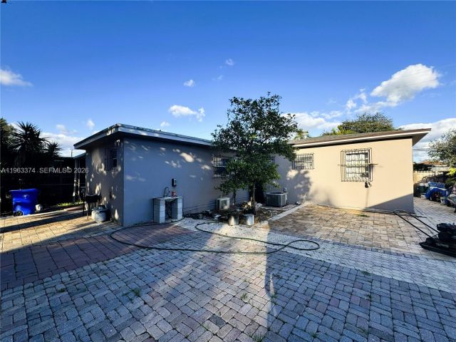 Продажа дома по адресу 430 NW 53rd Ave - фото 7433866