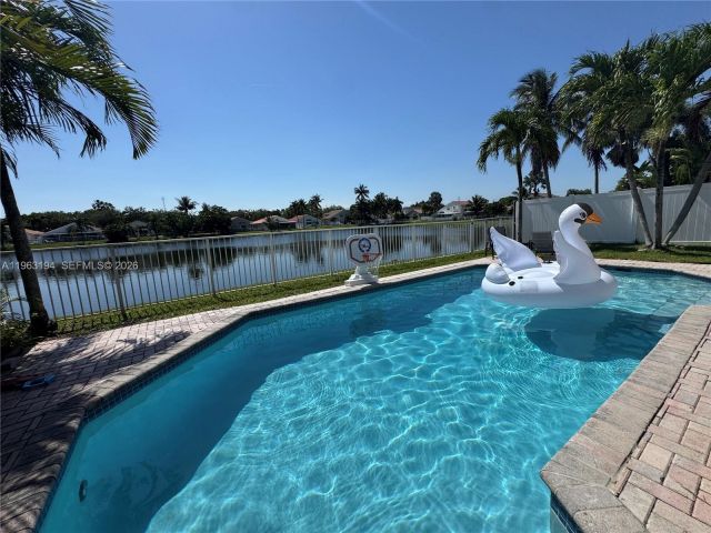 Дом в аренду по адресу 4943 SW 33rd Way - фото 7436854