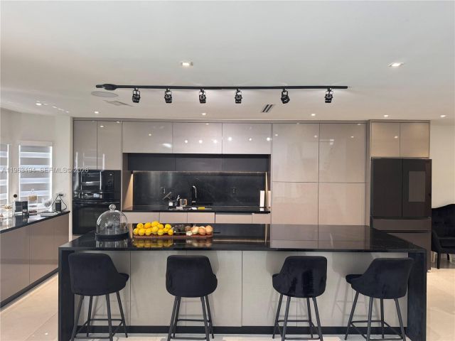 Дом в аренду по адресу 4943 SW 33rd Way - фото 7436858