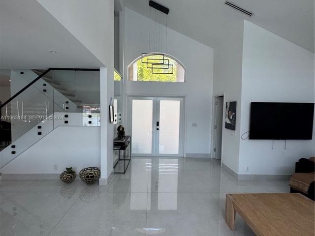 Дом в аренду по адресу 4943 SW 33rd Way - фото 7436860