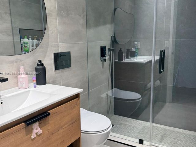 Дом в аренду по адресу 4943 SW 33rd Way - фото 7436863