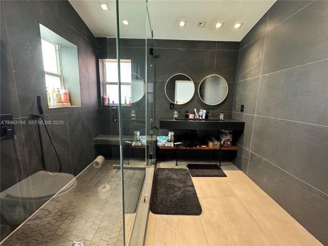 Дом в аренду по адресу 4943 SW 33rd Way - фото 7436864