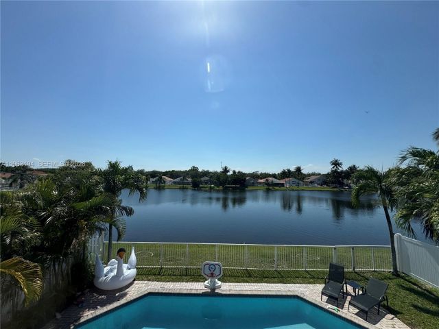 Дом в аренду по адресу 4943 SW 33rd Way - фото 7436869