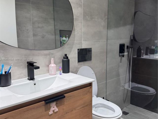 Дом в аренду по адресу 4943 SW 33rd Way - фото 7436872