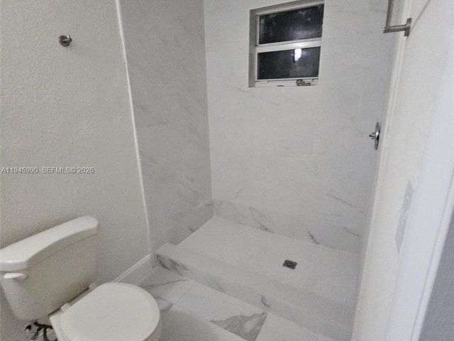 Продажа дома по адресу 1717 NW 69th St - фото 7511916