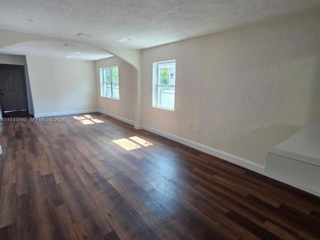 Продажа дома по адресу 1717 NW 69th St - фото 7511917