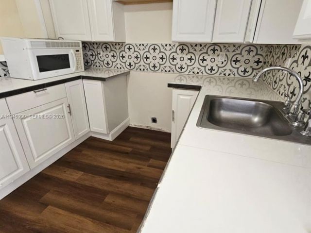 Продажа дома по адресу 1717 NW 69th St - фото 7511921