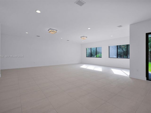 Продажа дома по адресу 10386 SW 57th Ct - фото 7517267