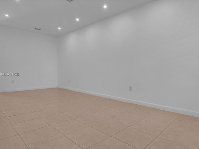 Продажа дома по адресу 8678 NW 113th Ct - фото 7427298