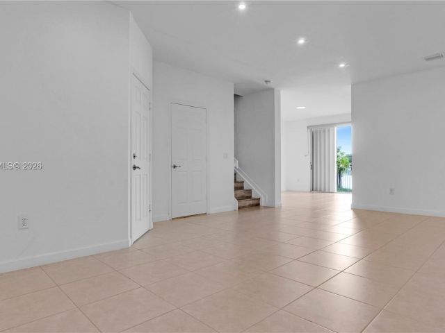 Продажа дома по адресу 8678 NW 113th Ct - фото 7427299