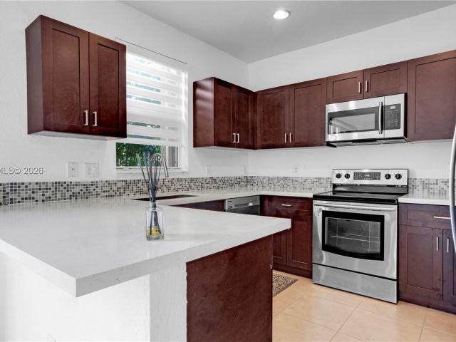 Продажа дома по адресу 8678 NW 113th Ct - фото 7427301