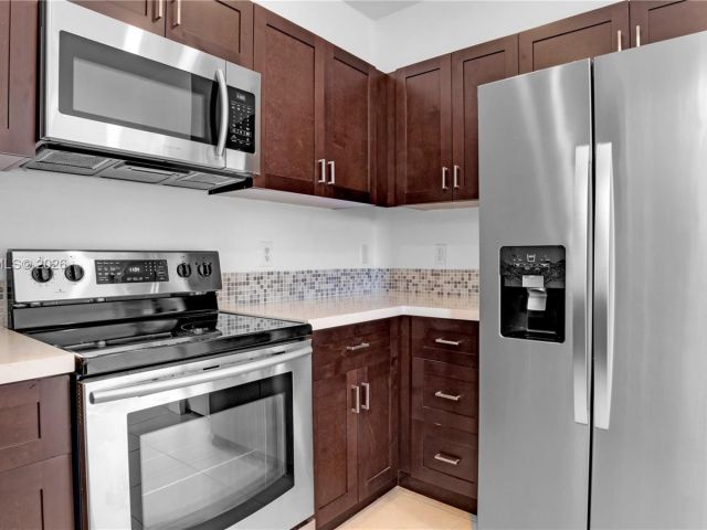 Продажа дома по адресу 8678 NW 113th Ct - фото 7427303